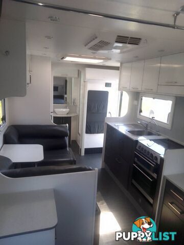 NEW AGE OZ CLASSIC 21FT TOURING CARAVAN