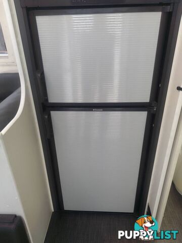 NEW AGE OZ CLASSIC 21FT TOURING CARAVAN