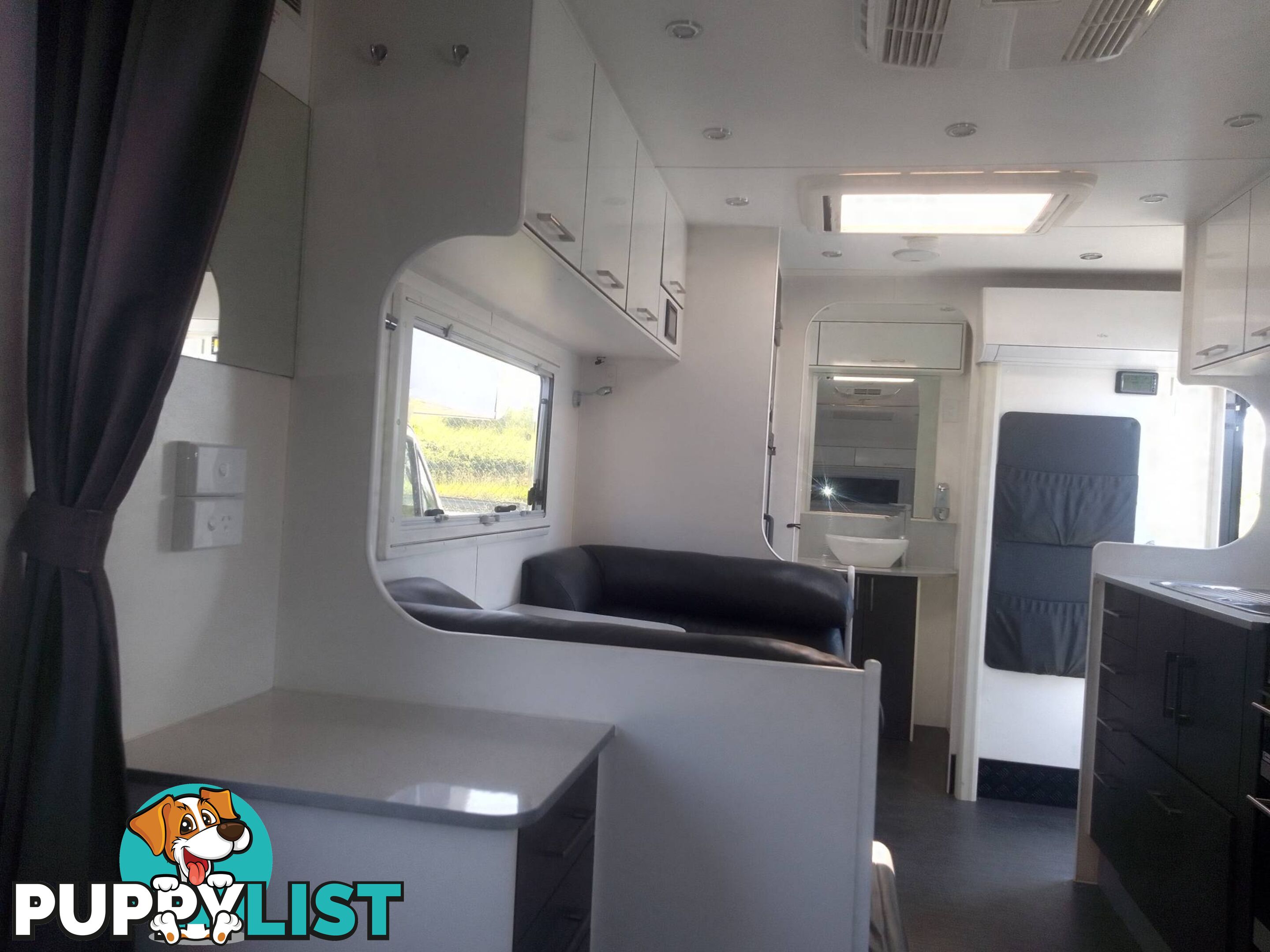 NEW AGE OZ CLASSIC 21FT TOURING CARAVAN
