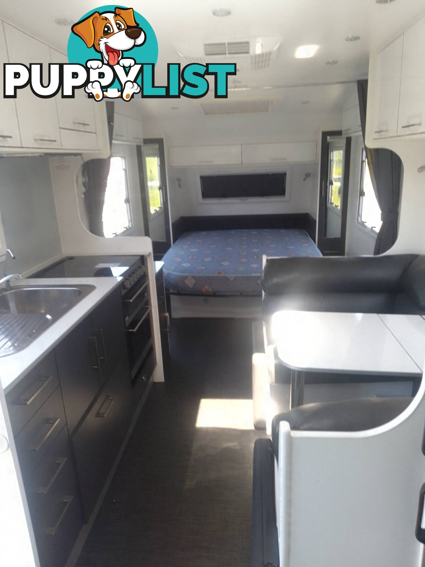 NEW AGE OZ CLASSIC 21FT TOURING CARAVAN