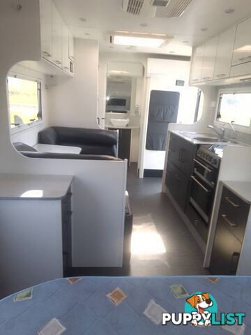 NEW AGE OZ CLASSIC 21FT TOURING CARAVAN