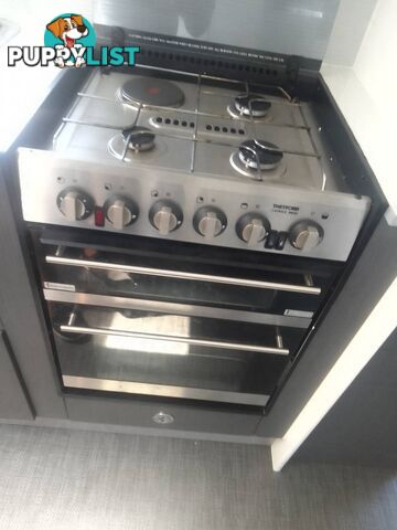 NEW AGE OZ CLASSIC 21FT TOURING CARAVAN