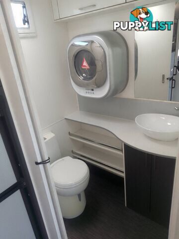NEW AGE OZ CLASSIC 21FT TOURING CARAVAN
