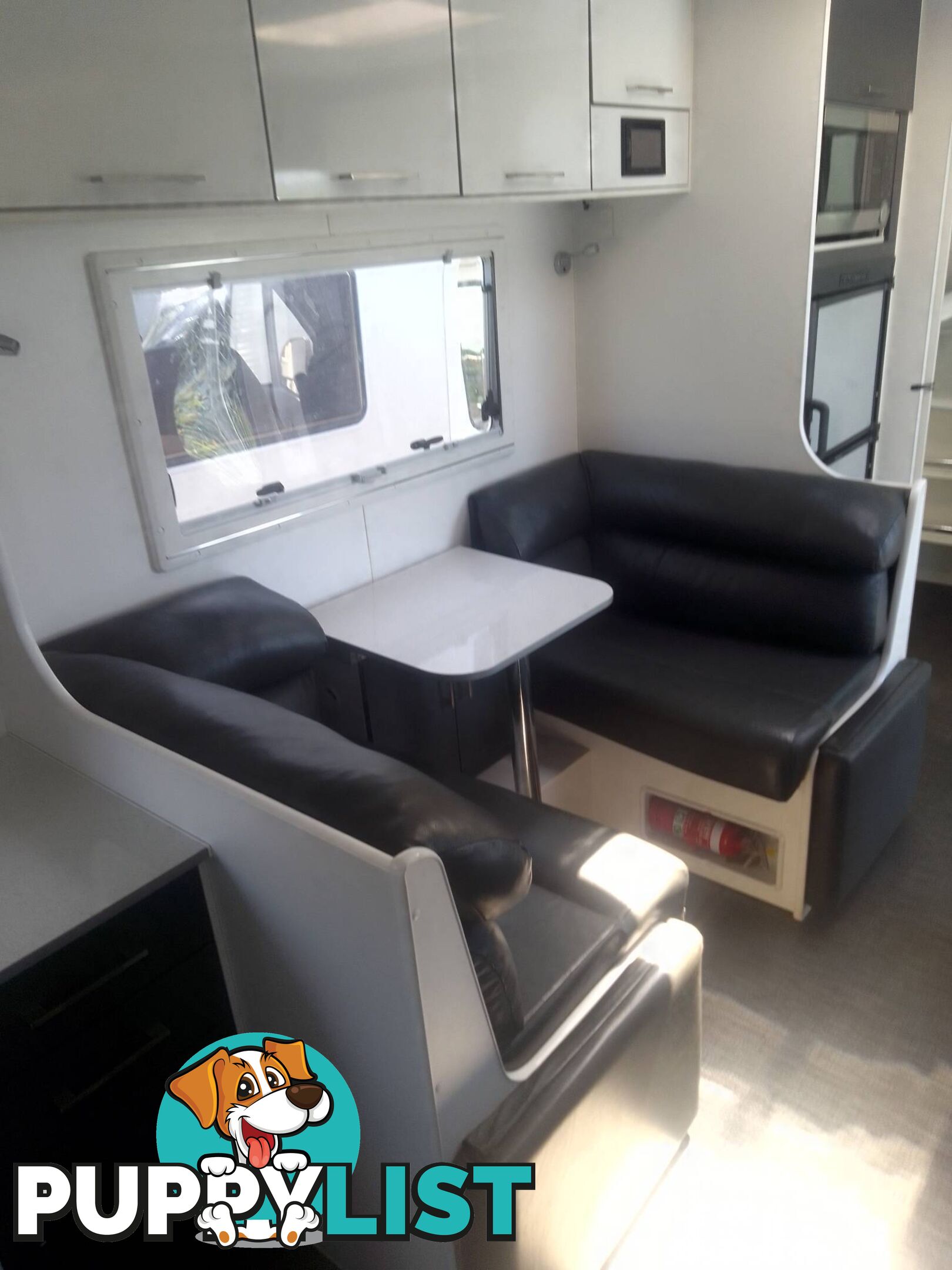 NEW AGE OZ CLASSIC 21FT TOURING CARAVAN