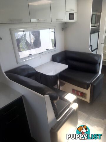 NEW AGE OZ CLASSIC 21FT TOURING CARAVAN