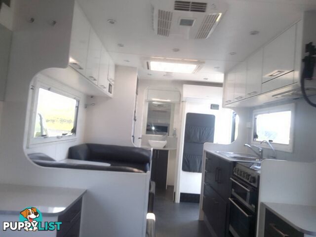 NEW AGE OZ CLASSIC 21FT TOURING CARAVAN