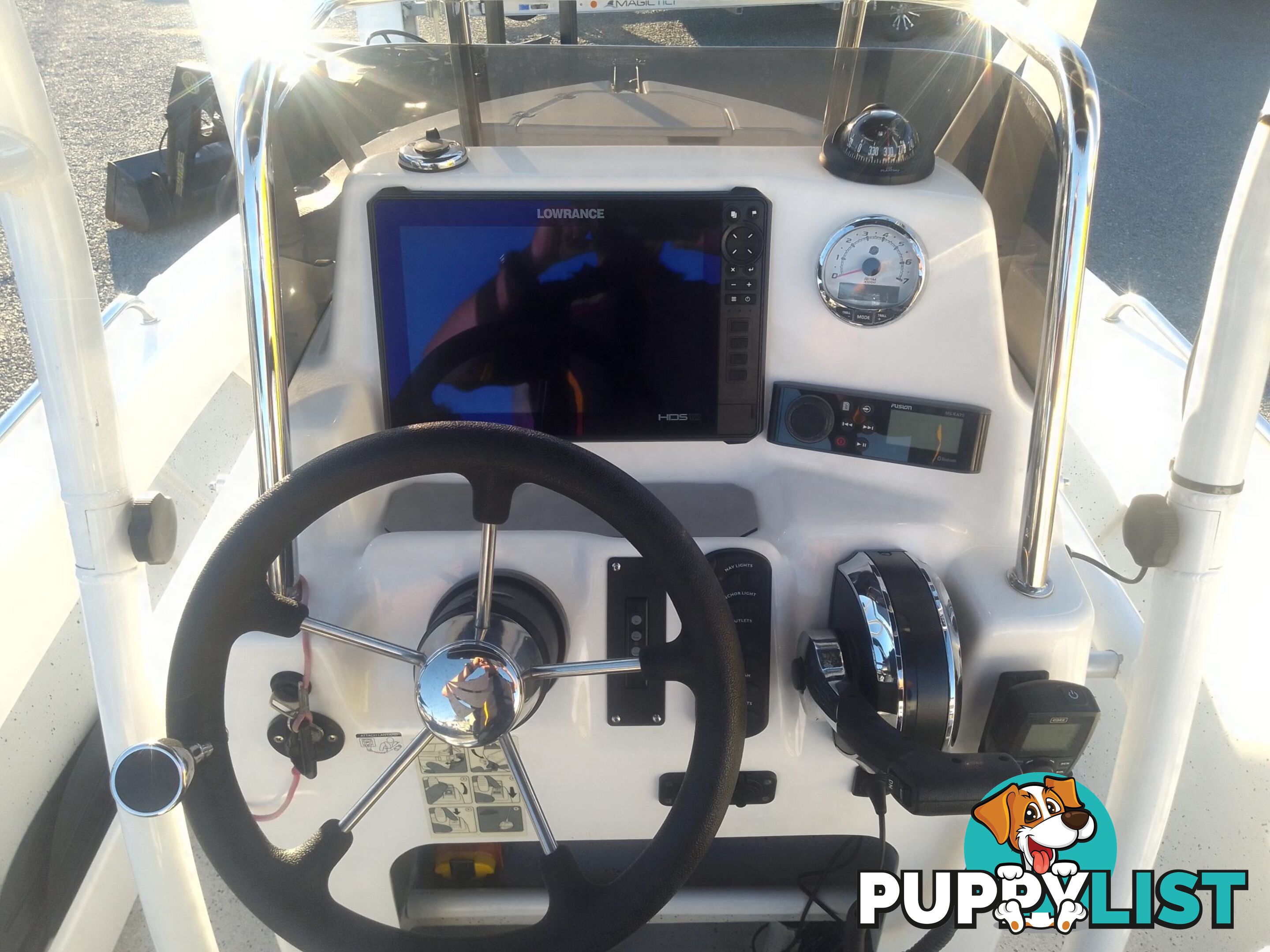 USED 2020 5M BONITO 500 CENTRE CONSOLE ON A 2020 MAYFAIR MARINE SINGLE AXLE TRAILER WITH A 2020 90HP MERCURY 4 STROKE OUTBOARD.