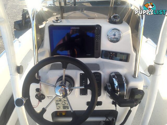 USED 2020 5M BONITO 500 CENTRE CONSOLE ON A 2020 MAYFAIR MARINE SINGLE AXLE TRAILER WITH A 2020 90HP MERCURY 4 STROKE OUTBOARD.