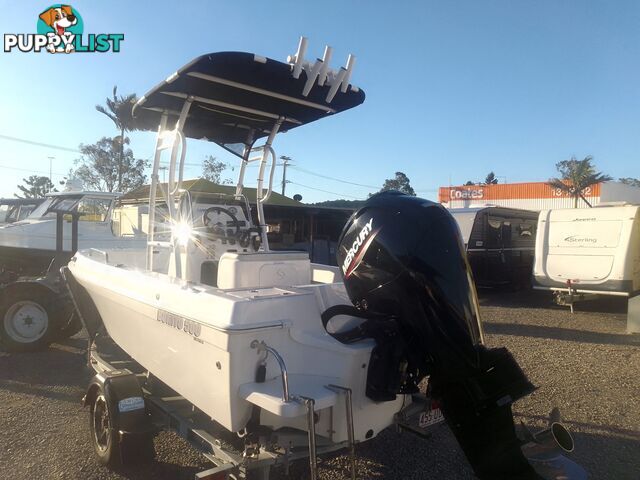USED 2020 5M BONITO 500 CENTRE CONSOLE ON A 2020 MAYFAIR MARINE SINGLE AXLE TRAILER WITH A 2020 90HP MERCURY 4 STROKE OUTBOARD.