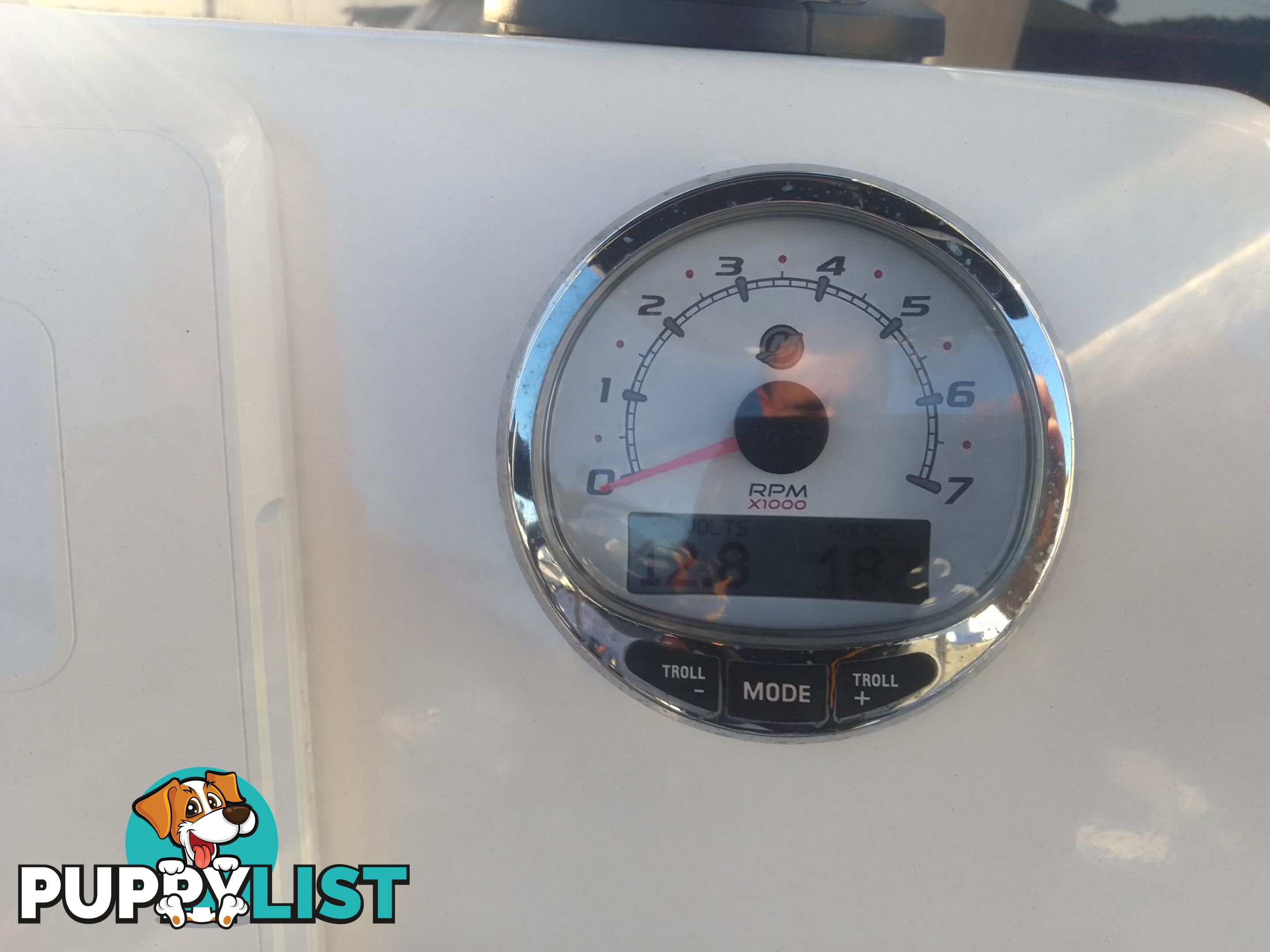 USED 2020 5M BONITO 500 CENTRE CONSOLE ON A 2020 MAYFAIR MARINE SINGLE AXLE TRAILER WITH A 2020 90HP MERCURY 4 STROKE OUTBOARD.