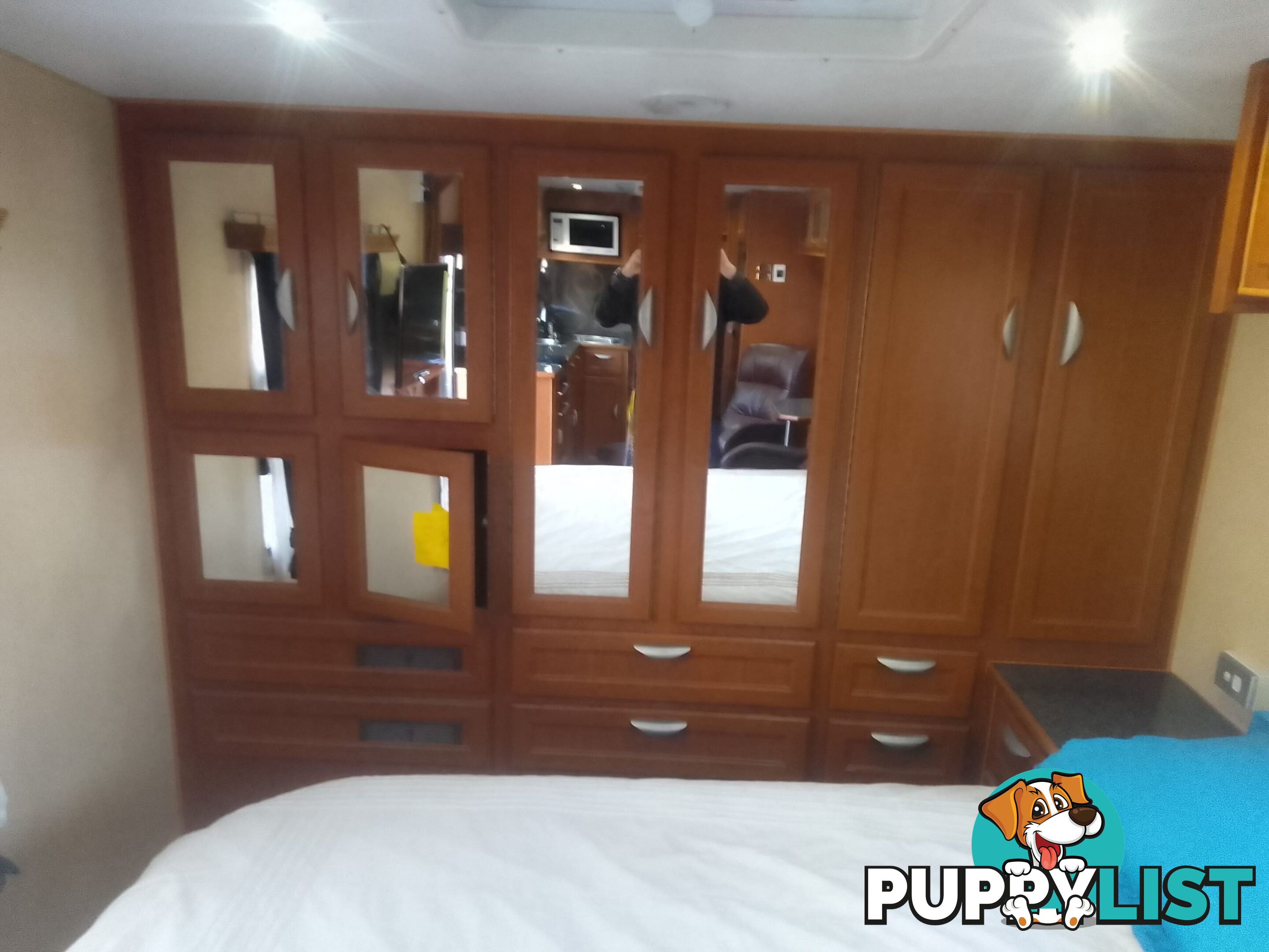 USED 2012 CRUSADER MANHATTAN 24'DUAL AXLE TOURING CARAVAN