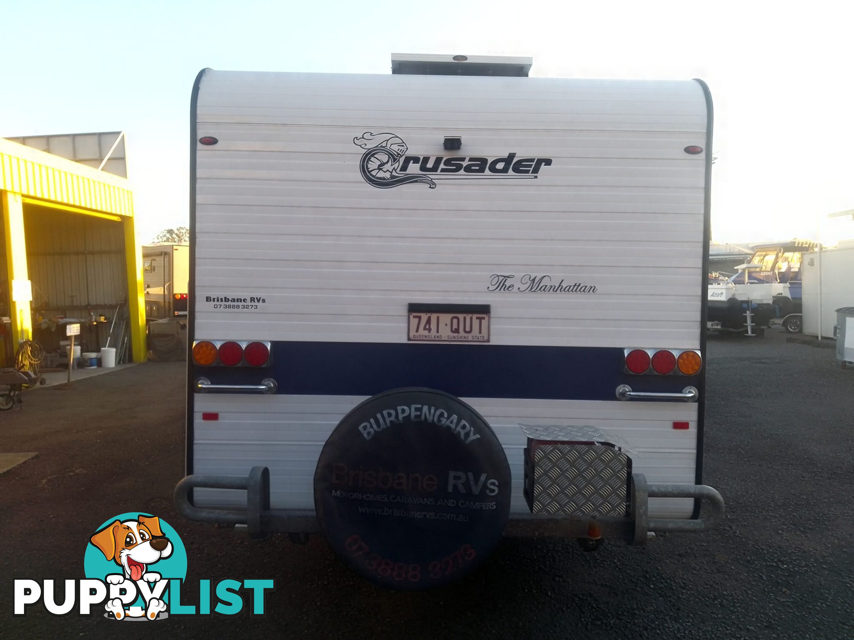 USED 2012 CRUSADER MANHATTAN 24'DUAL AXLE TOURING CARAVAN