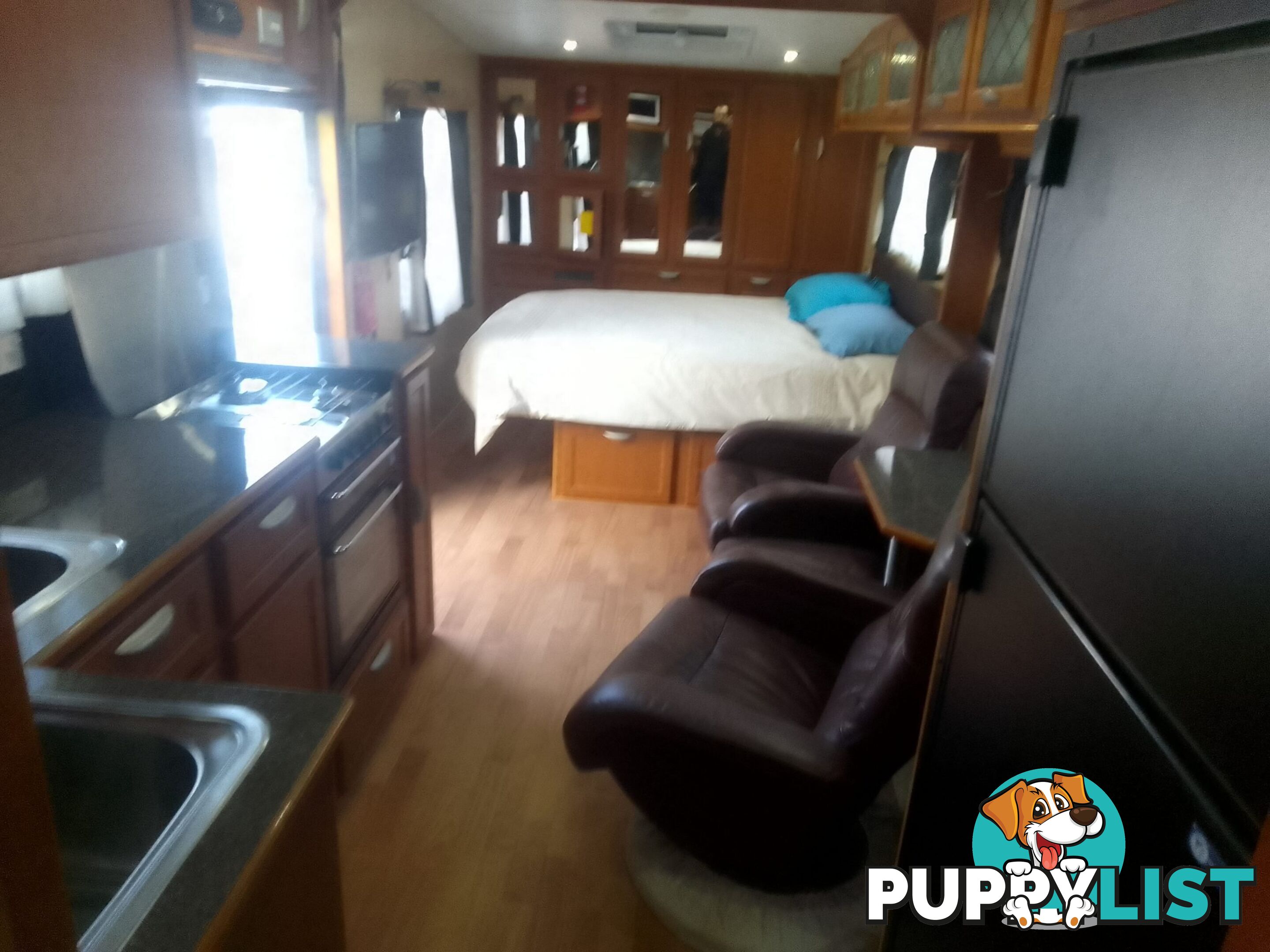 USED 2012 CRUSADER MANHATTAN 24'DUAL AXLE TOURING CARAVAN