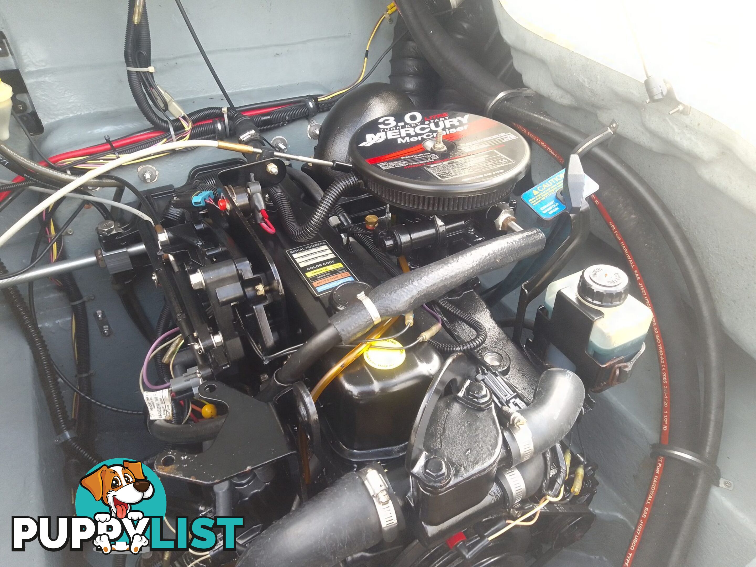 USED 2006 BAYLINER DISCOVERY CUDDY CABIN WITH A FOUR CYLINDER 135HP MERCRUISER ON A KARAVAN SINGLE AXLE TRAILER