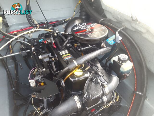 USED 2006 BAYLINER DISCOVERY CUDDY CABIN WITH A FOUR CYLINDER 135HP MERCRUISER ON A KARAVAN SINGLE AXLE TRAILER