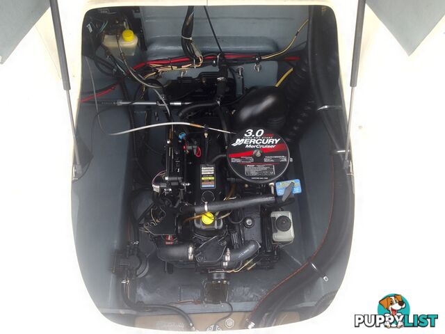 USED 2006 BAYLINER DISCOVERY CUDDY CABIN WITH A FOUR CYLINDER 135HP MERCRUISER ON A KARAVAN SINGLE AXLE TRAILER