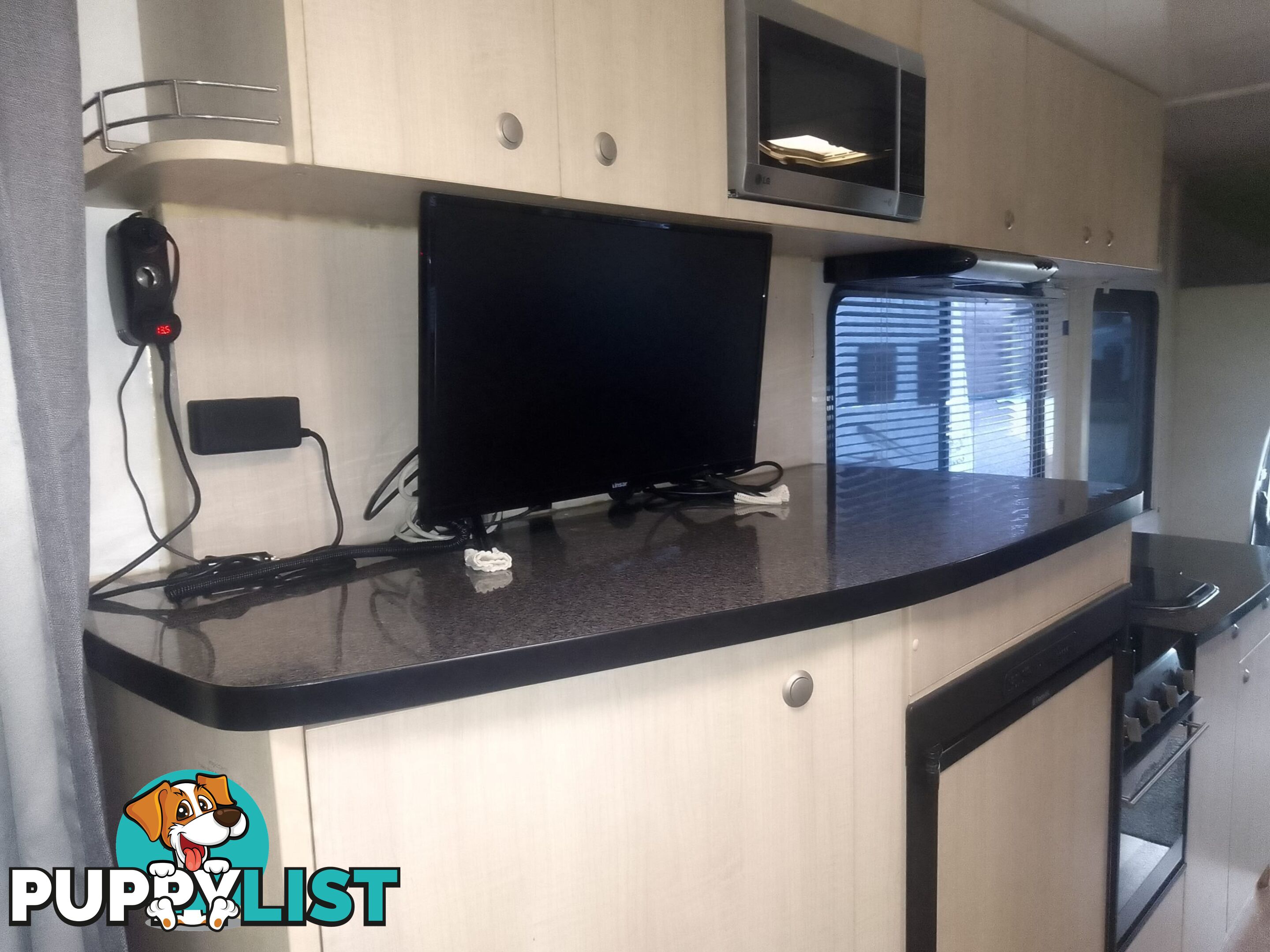 USED 2012 MERCEDEZ BENZ MURANA LUXURY, LOW MILEAGE AUTOMATIC MOTOR HOME.