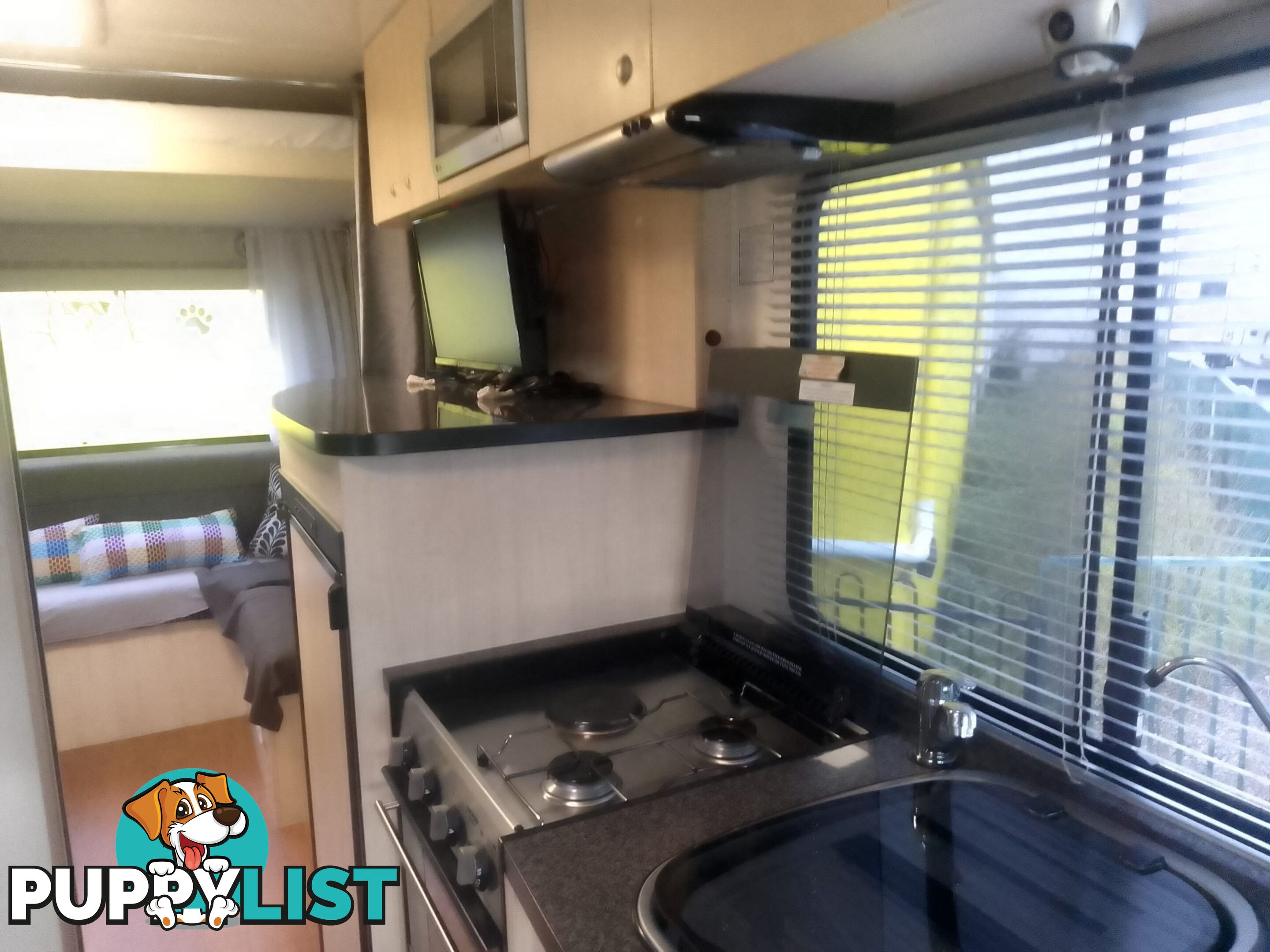 USED 2012 MERCEDEZ BENZ MURANA LUXURY, LOW MILEAGE AUTOMATIC MOTOR HOME.