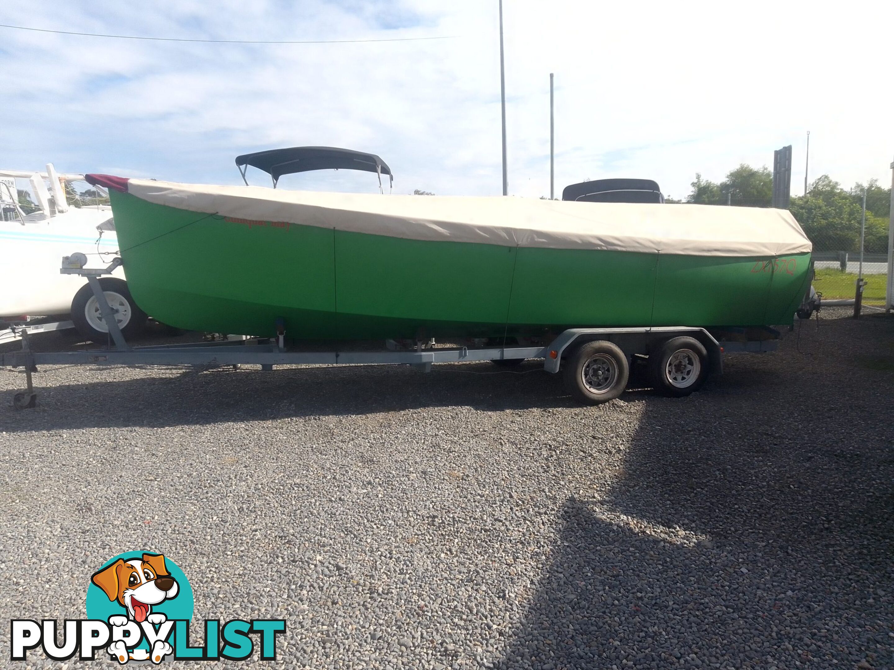 USED 2015 CUSTOM 7.00M COMPOSITE LAUNCH ON A DUAL AXLE TRAILER WITH A 2015 MODEL MERCURY OPTIMAX 175HP OUTBOARD.
