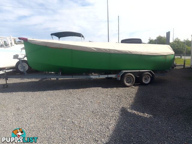 USED 2015 CUSTOM 7.00M COMPOSITE LAUNCH ON A DUAL AXLE TRAILER WITH A 2015 MODEL MERCURY OPTIMAX 175HP OUTBOARD.