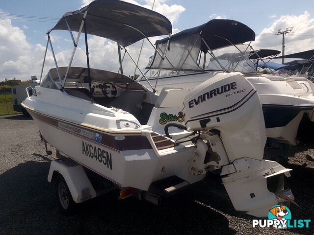 HAINES SIGNATURE 550LE HALF CABIN 115HP EVINRUDE 2 STROKE AND TRAILER