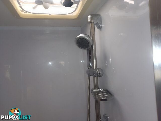 USED 2014 JAYCO STARCRAFT 19'6"DUAL AXLE TOURING CARAVAN