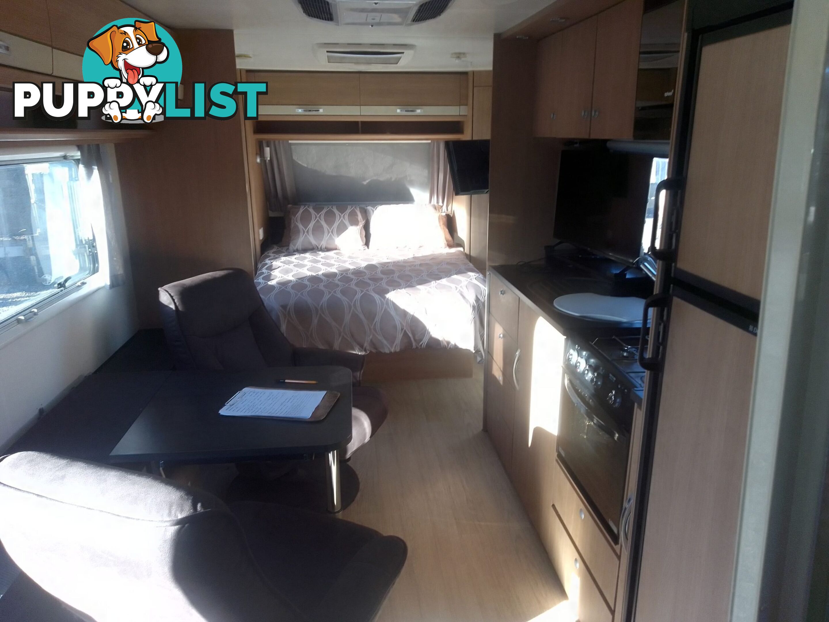 USED 2014 JAYCO STARCRAFT 19'6"DUAL AXLE TOURING CARAVAN