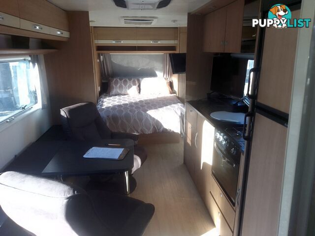 USED 2014 JAYCO STARCRAFT 19'6"DUAL AXLE TOURING CARAVAN
