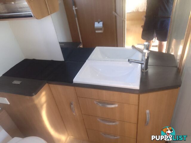 USED 2014 JAYCO STARCRAFT 19'6"DUAL AXLE TOURING CARAVAN