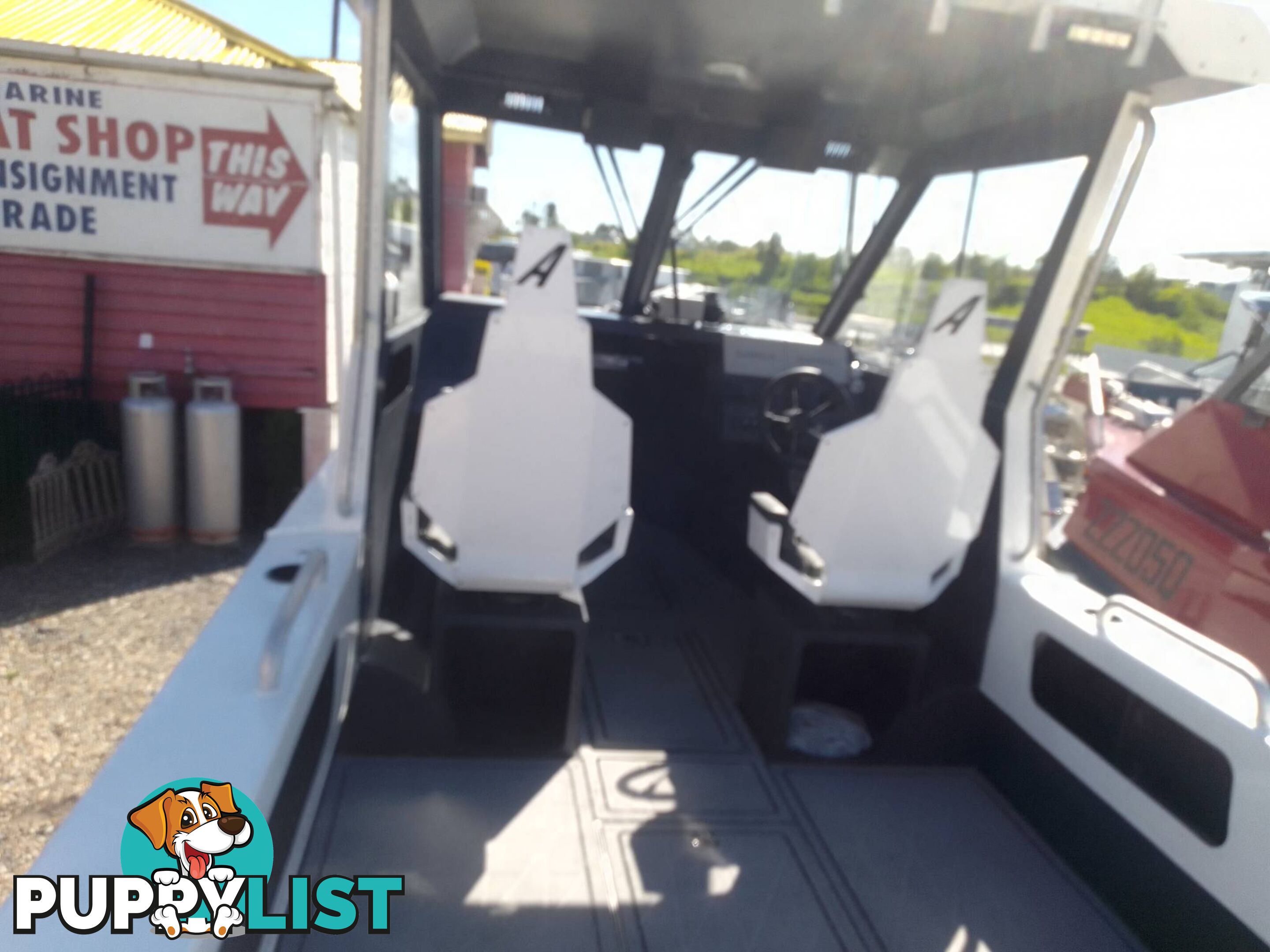 2024 ACRAFT MARINE ABSOLUTE HT 725 HALF CABIN WITH 200HP SUZUKI 4 STROKE OUTBOARD AND TRAILER