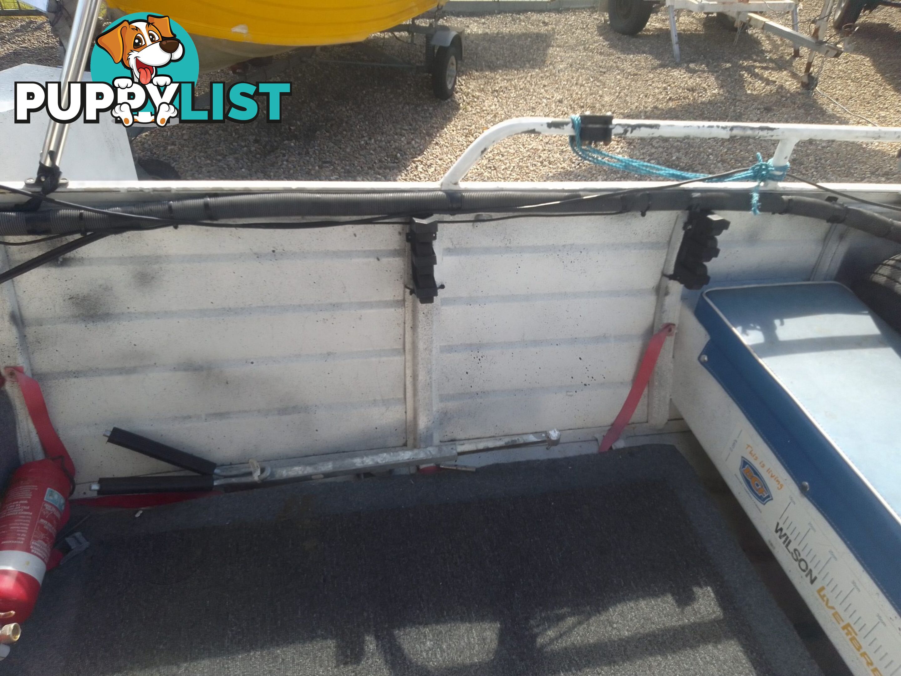 USED 1987 BERMUDA 4.0M RUNABOAT WITH A 2000 MODEL 25HP JOHNSON OUTBOARD ON A SINGLE AXLE CADDIE TRAILER