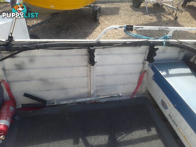USED 1987 BERMUDA 4.0M RUNABOAT WITH A 2000 MODEL 25HP JOHNSON OUTBOARD ON A SINGLE AXLE CADDIE TRAILER