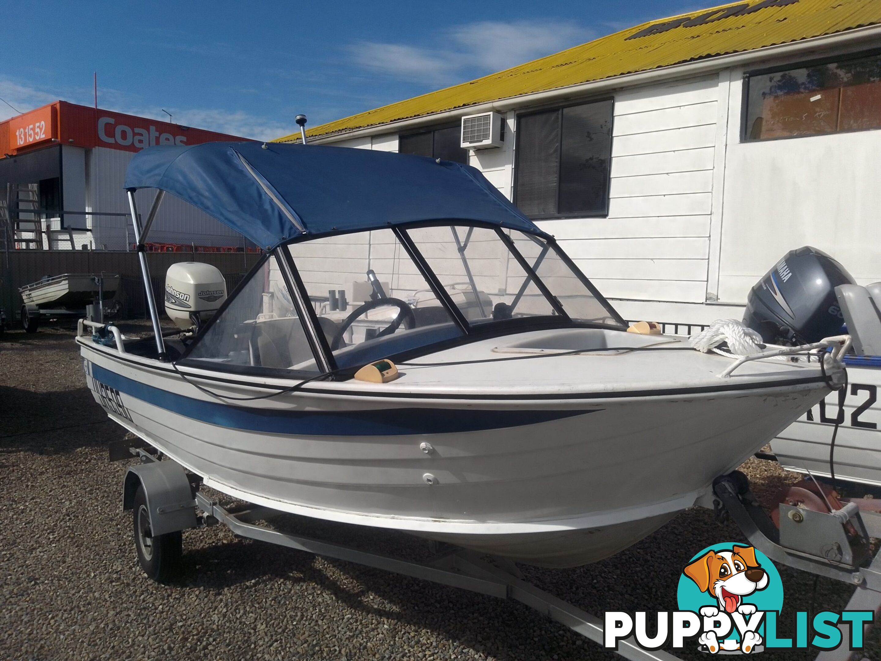 USED 1987 BERMUDA 4.0M RUNABOAT WITH A 2000 MODEL 25HP JOHNSON OUTBOARD ON A SINGLE AXLE CADDIE TRAILER