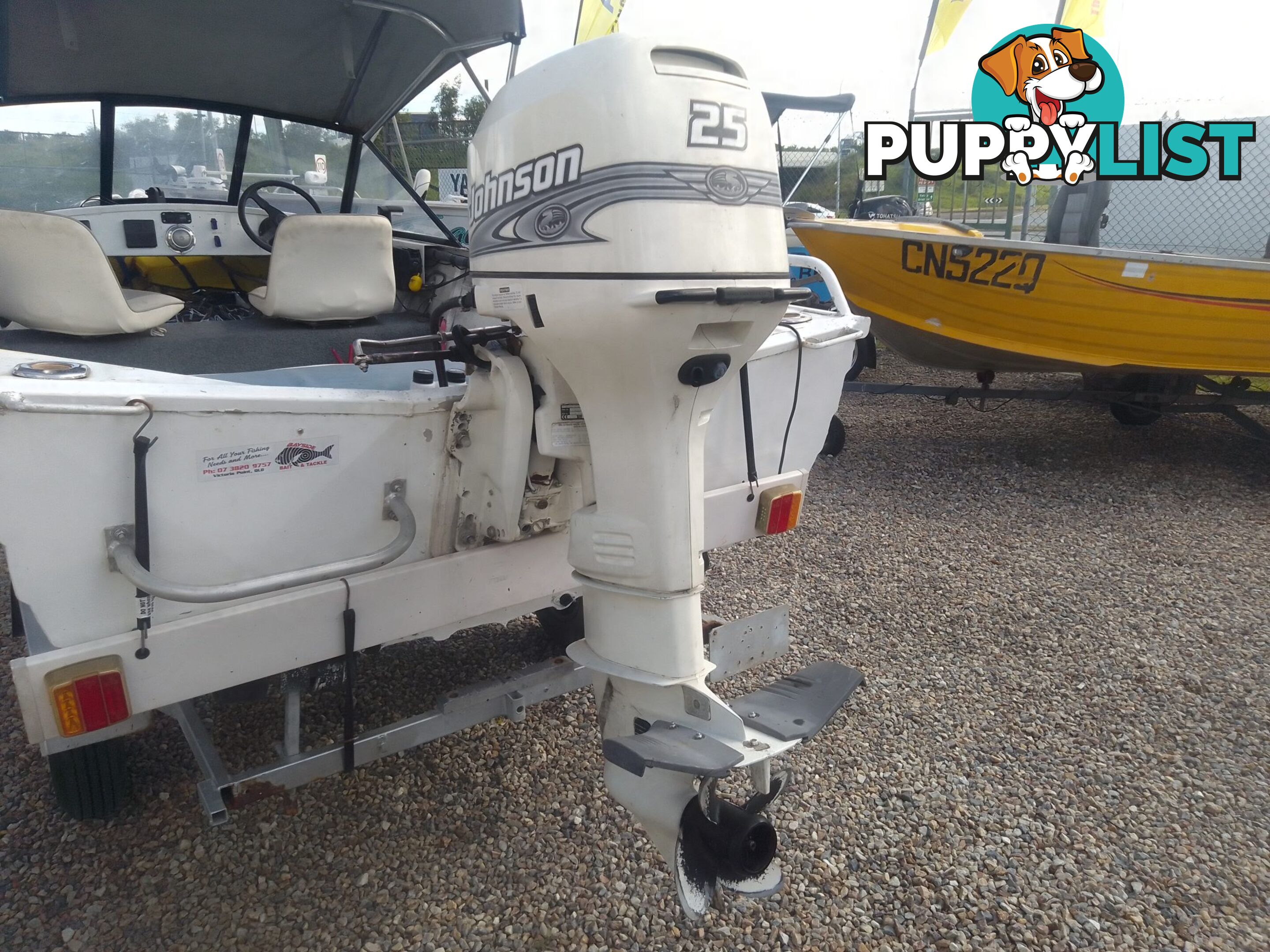 USED 1987 BERMUDA 4.0M RUNABOAT WITH A 2000 MODEL 25HP JOHNSON OUTBOARD ON A SINGLE AXLE CADDIE TRAILER