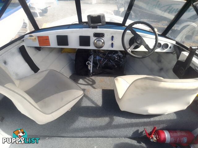USED 1987 BERMUDA 4.0M RUNABOAT WITH A 2000 MODEL 25HP JOHNSON OUTBOARD ON A SINGLE AXLE CADDIE TRAILER