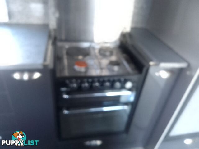 USED 2014 UNIVERSAL TRAILAWAY 21.6FT DUAL AXLE OFF ROAD TOURING CARAVAN