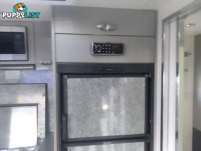 USED 2014 UNIVERSAL TRAILAWAY 21.6FT DUAL AXLE OFF ROAD TOURING CARAVAN
