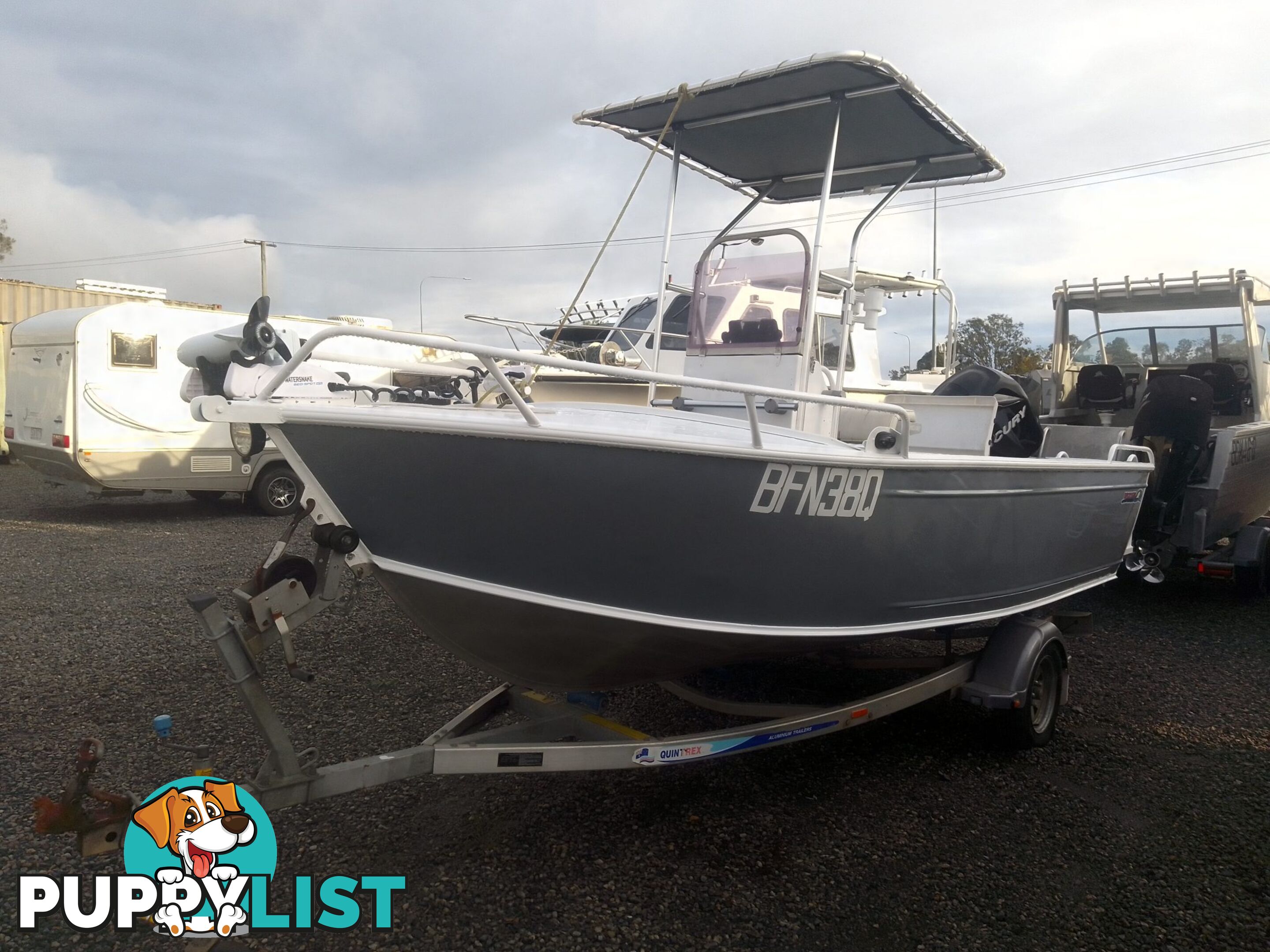 USED 2011 BROOKER DISCOVERY 5M CENTRE CONSOLE WITH A 2007 75HP MERCURY EFI 4 STROKE OUTBOARD ON A 2002 QUINTREX SINGLE AXLE TRAILER.