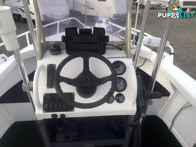 USED 2011 BROOKER DISCOVERY 5M CENTRE CONSOLE WITH A 2007 75HP MERCURY EFI 4 STROKE OUTBOARD ON A 2002 QUINTREX SINGLE AXLE TRAILER.