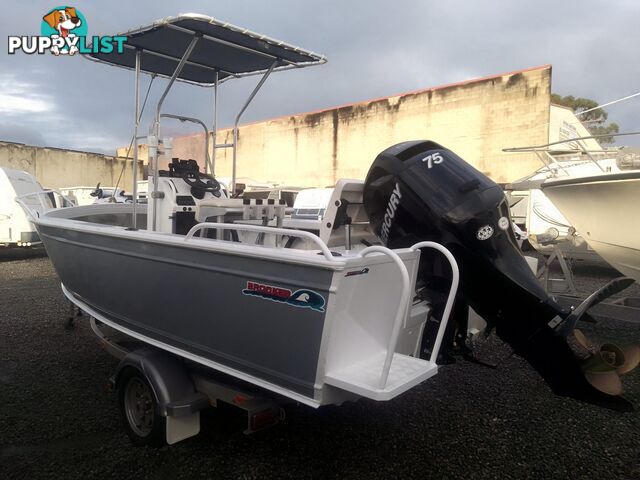 USED 2011 BROOKER DISCOVERY 5M CENTRE CONSOLE WITH A 2007 75HP MERCURY EFI 4 STROKE OUTBOARD ON A 2002 QUINTREX SINGLE AXLE TRAILER.