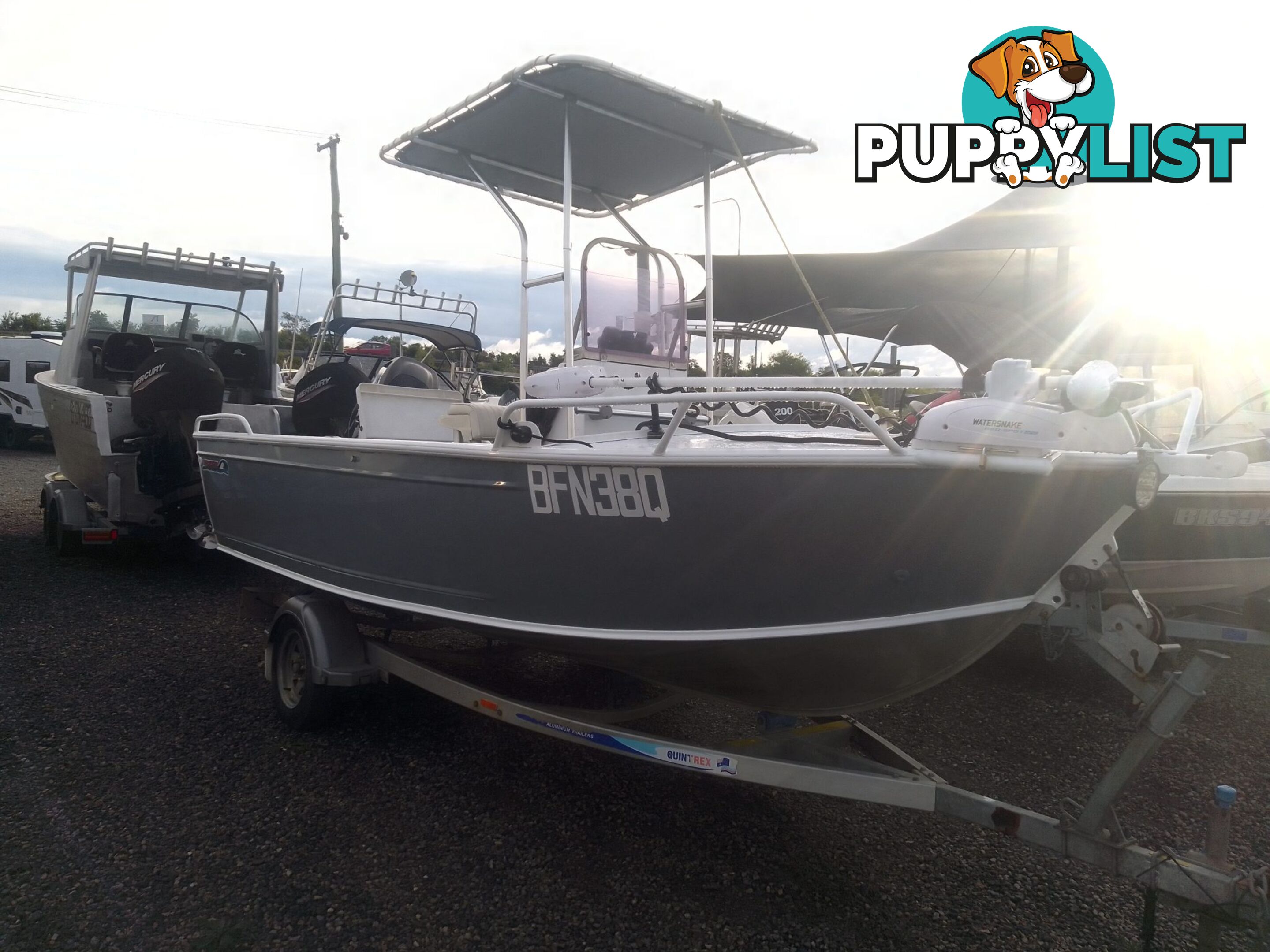USED 2011 BROOKER DISCOVERY 5M CENTRE CONSOLE WITH A 2007 75HP MERCURY EFI 4 STROKE OUTBOARD ON A 2002 QUINTREX SINGLE AXLE TRAILER.