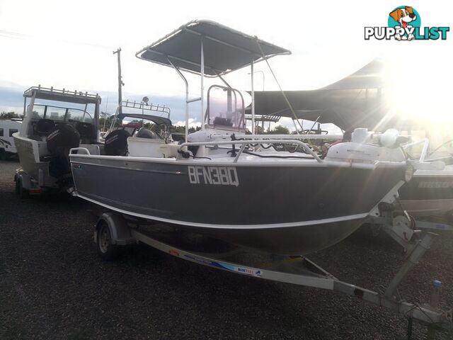 USED 2011 BROOKER DISCOVERY 5M CENTRE CONSOLE WITH A 2007 75HP MERCURY EFI 4 STROKE OUTBOARD ON A 2002 QUINTREX SINGLE AXLE TRAILER.