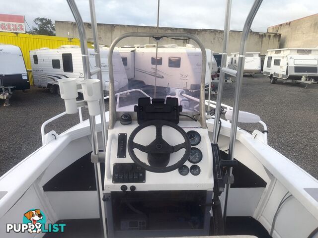 USED 2011 BROOKER DISCOVERY 5M CENTRE CONSOLE WITH A 2007 75HP MERCURY EFI 4 STROKE OUTBOARD ON A 2002 QUINTREX SINGLE AXLE TRAILER.