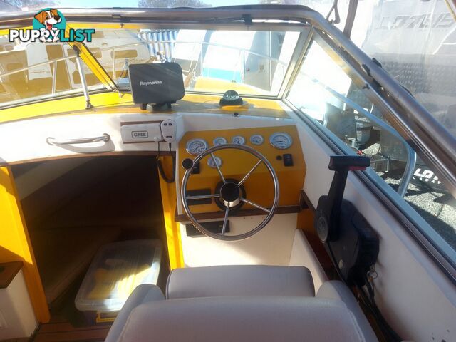USED 1989 SMUGGLER 6.30 HALF CABIN WITH A 225HP V6 EVINRUDE OUTBOARD ON A 2000 MODEL DUAL AXLE TRAILER.