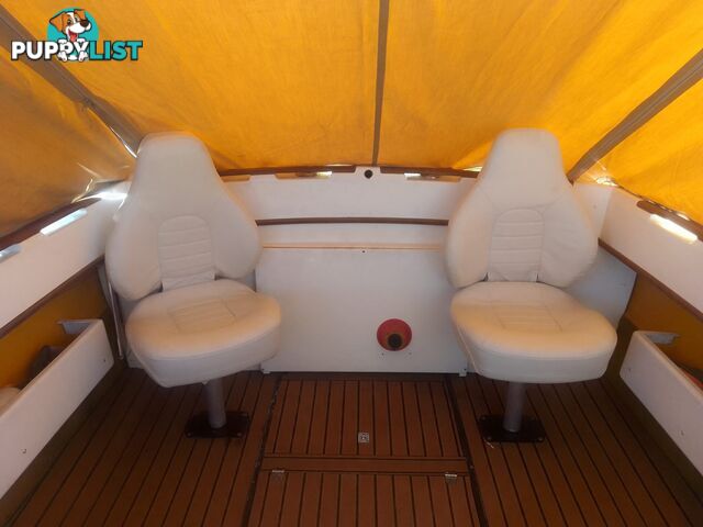 USED 1989 SMUGGLER 6.30 HALF CABIN WITH A 225HP V6 EVINRUDE OUTBOARD ON A 2000 MODEL DUAL AXLE TRAILER.