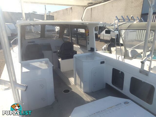 USED 1985 SWIFT CRAFT 7.1M HALF CABIN WTH A 6 CYLINDER MERCRUISER INBOARD DIESEL ENGINE ON A CUSTOM DUAL AXLE TRAILER