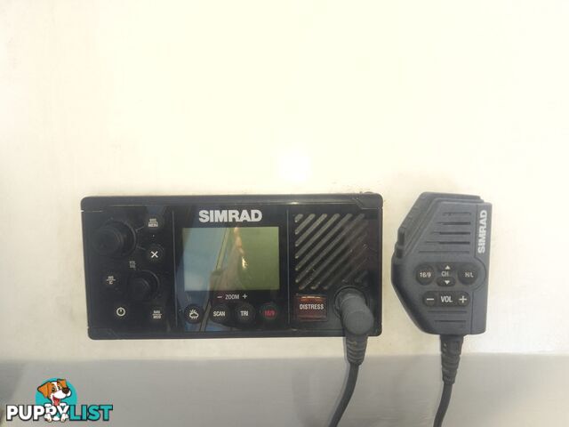 USED 1985 SWIFT CRAFT 7.1M HALF CABIN WTH A 6 CYLINDER MERCRUISER INBOARD DIESEL ENGINE ON A CUSTOM DUAL AXLE TRAILER