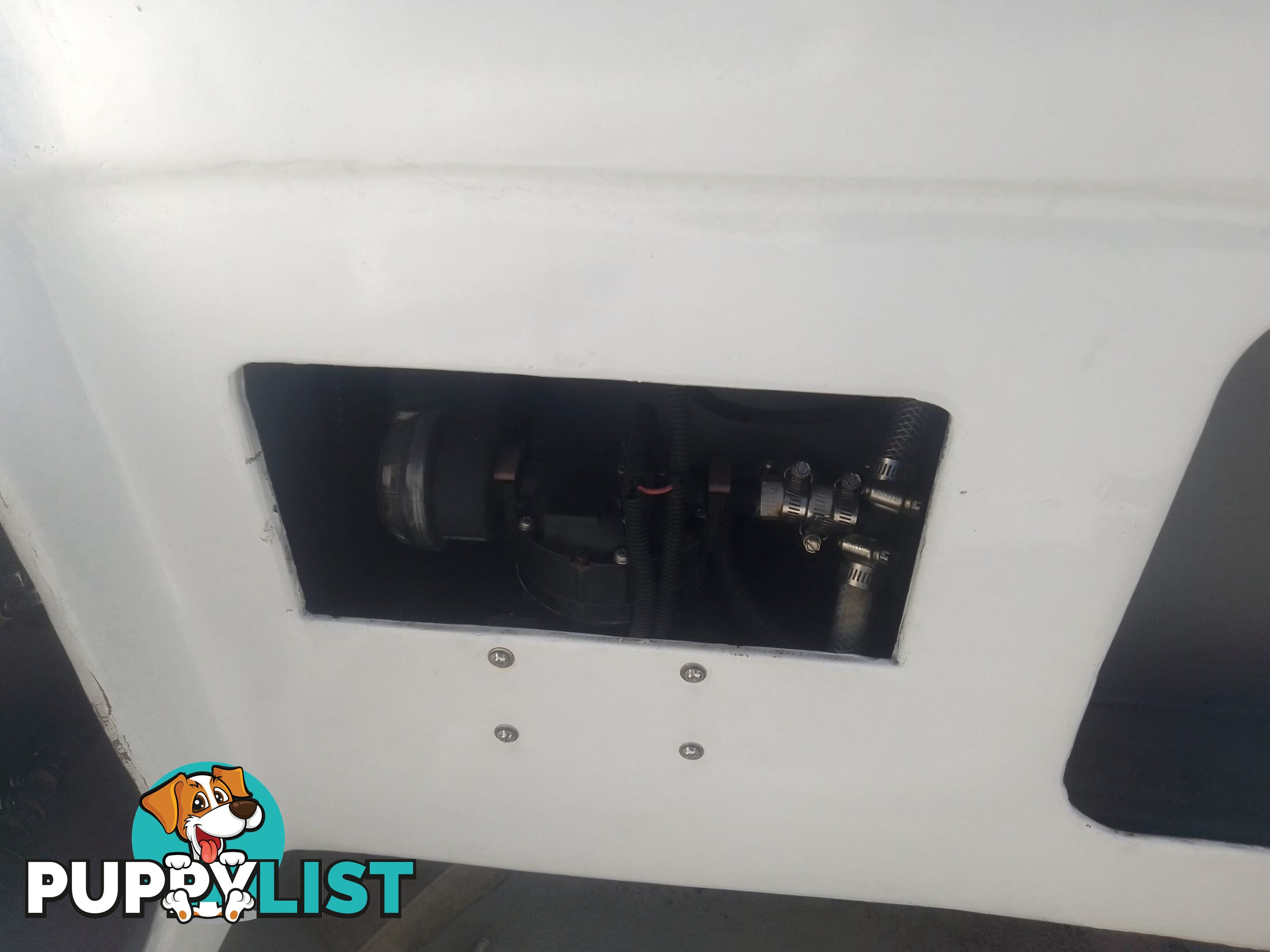 USED 1985 SWIFT CRAFT 7.1M HALF CABIN WTH A 6 CYLINDER MERCRUISER INBOARD DIESEL ENGINE ON A CUSTOM DUAL AXLE TRAILER
