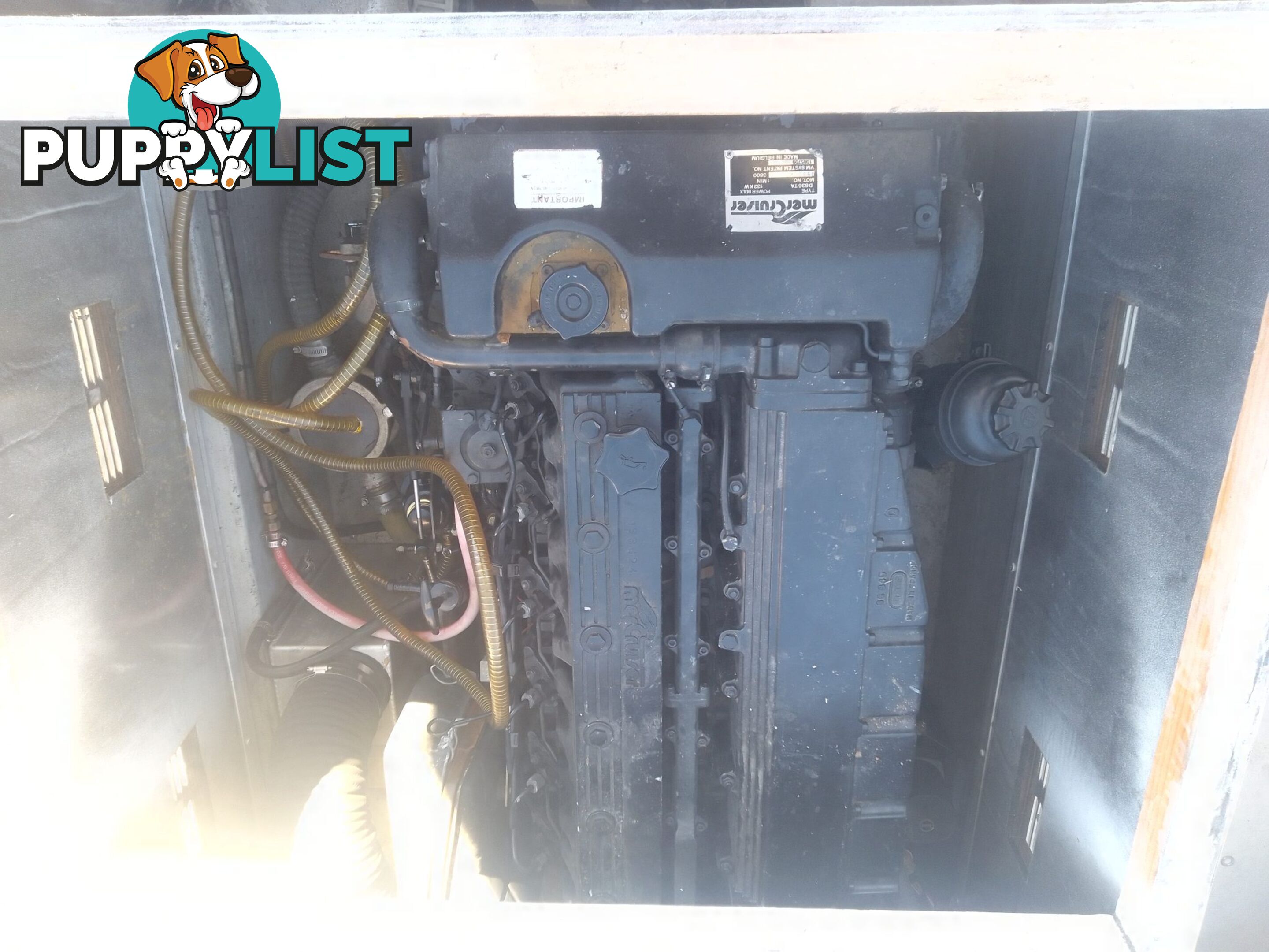 USED 1985 SWIFT CRAFT 7.1M HALF CABIN WTH A 6 CYLINDER MERCRUISER INBOARD DIESEL ENGINE ON A CUSTOM DUAL AXLE TRAILER