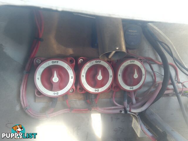 USED 1985 SWIFT CRAFT 7.1M HALF CABIN WTH A 6 CYLINDER MERCRUISER INBOARD DIESEL ENGINE ON A CUSTOM DUAL AXLE TRAILER